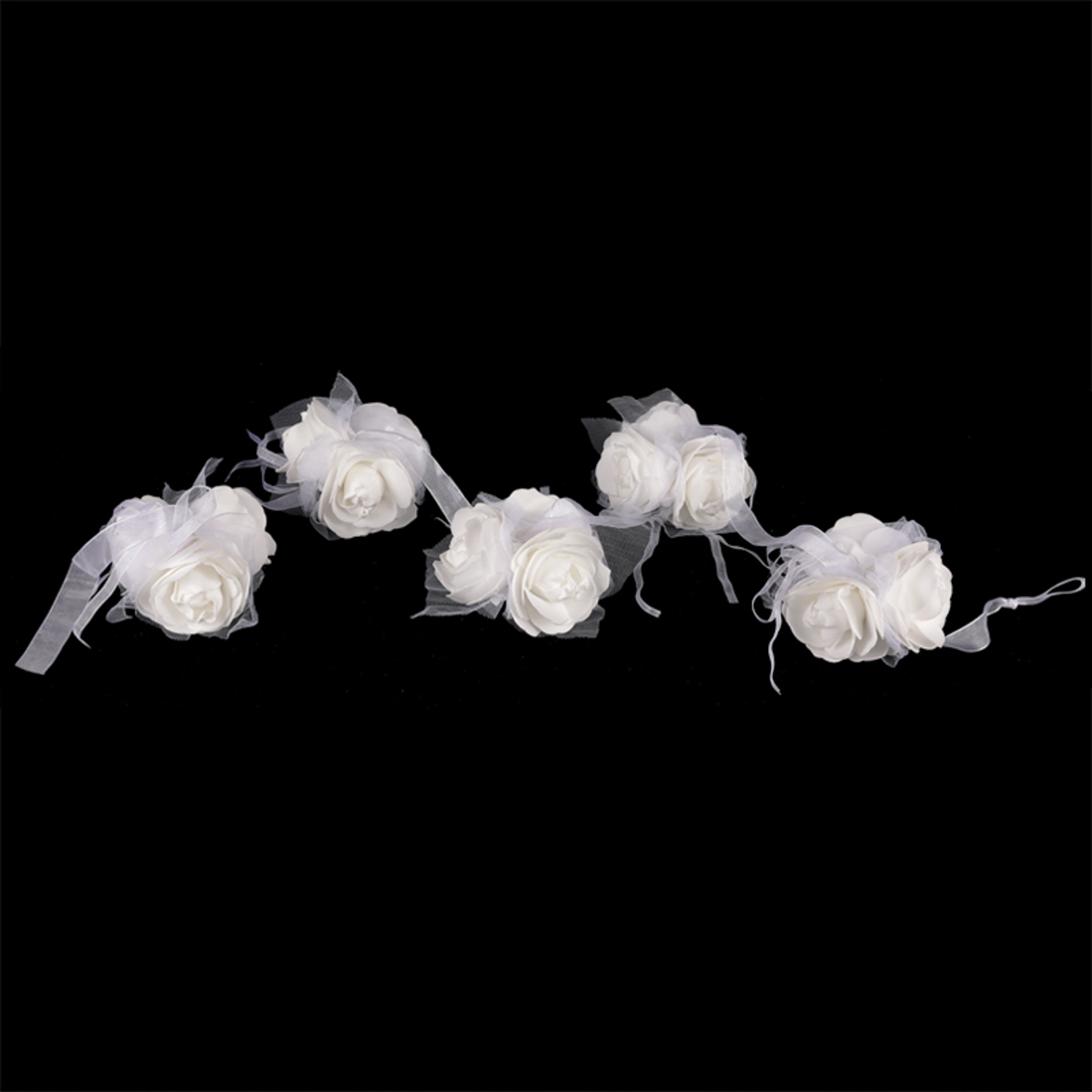 Garlanda z penových ružičiek na stuhe, farba biela