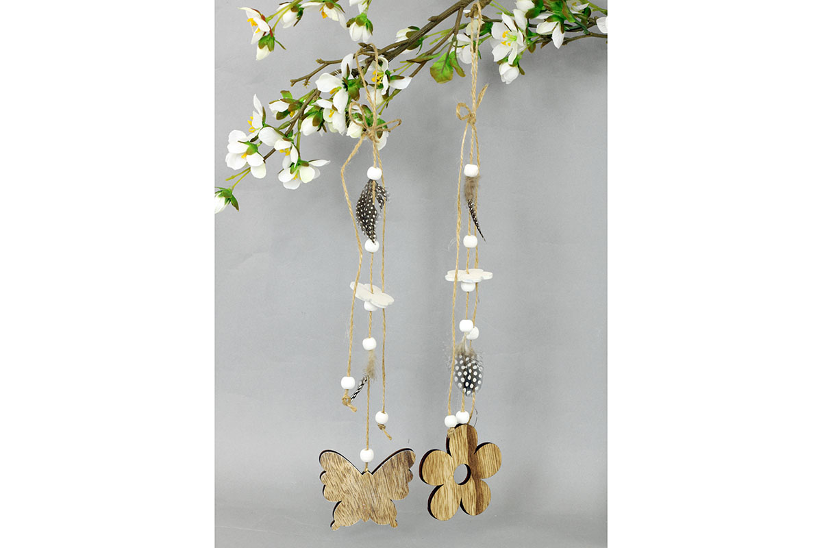 Kytička nebo motýlek,dřevěná dekorace s peřím na zavěšení,  2 kusy  v sáčku, cena za 1 sáček