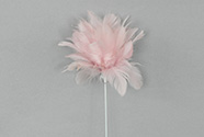 Dekorace z peří - zápich,barva růžová,  baleno 12 ks v polybag. Cena za 1 ks.