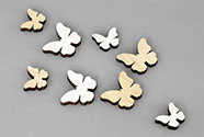 Motýlek dřevěná dekorace, 8 kusů v sáčku, barva bílá a přírodní, cena za 1 sáček